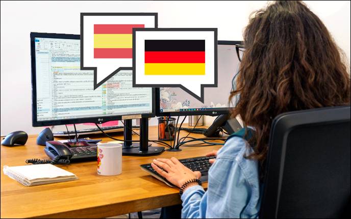 Traductor de aleman trabajando en la traducción de español a aleman de un documento. 